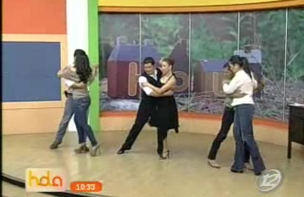 En Hola El Salvador le enseñamos a bailar tango