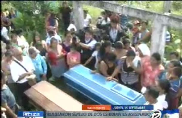 En medio de festejos patrios despiden restos de estudiantes asesinados