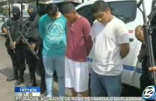 PNC captura a delincuentes que participaron en robo de auto