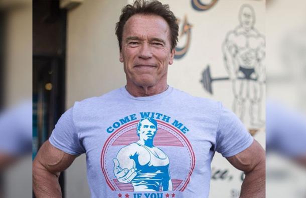 Schwarzenegger publica por primera vez una foto con el hijo que tuvo con su empleada doméstica